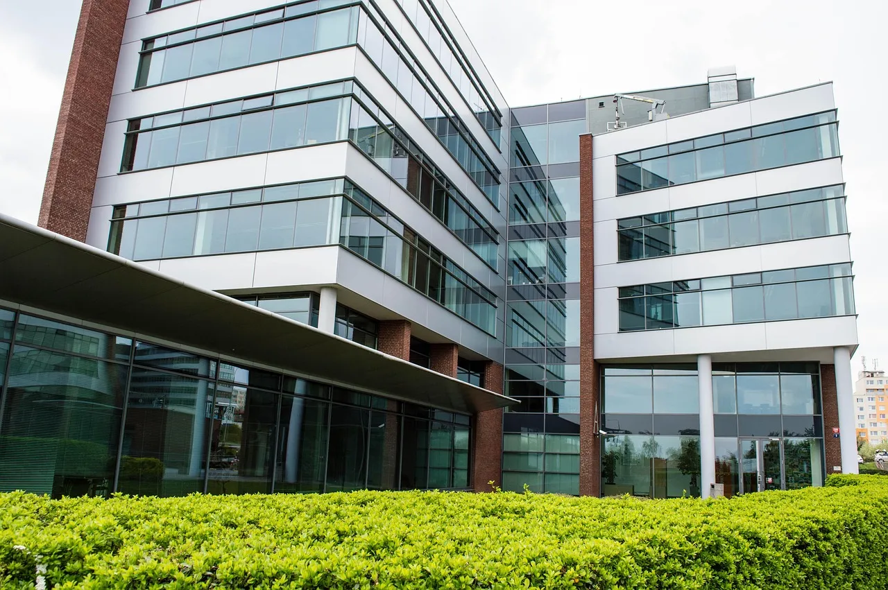 Uzyskanie uprawnień budowlanych jest czasochłonnym procesem trwającym kilka lat