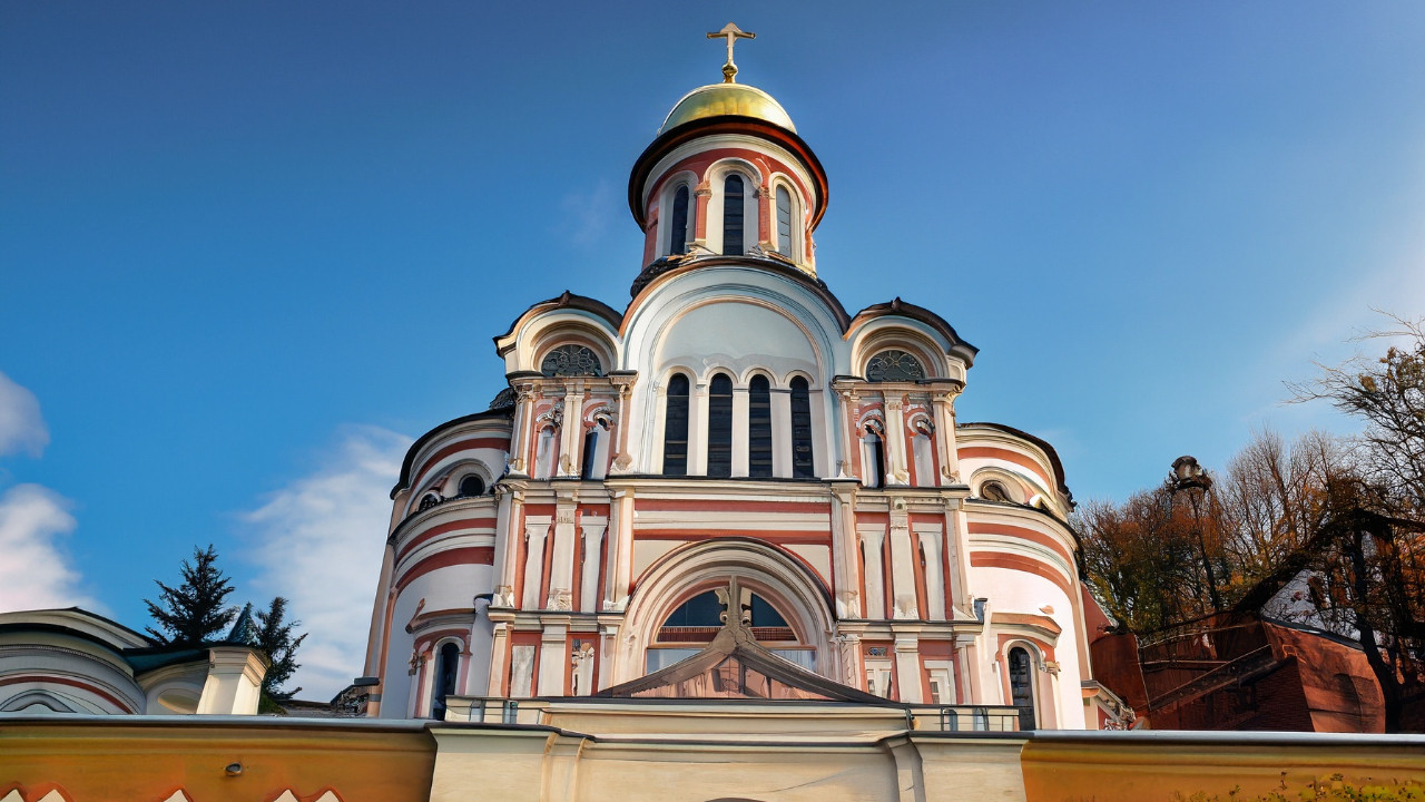 Kościół w Kostowcu - Dusza Religijna Miasta: Oaza Wiary i Społeczności