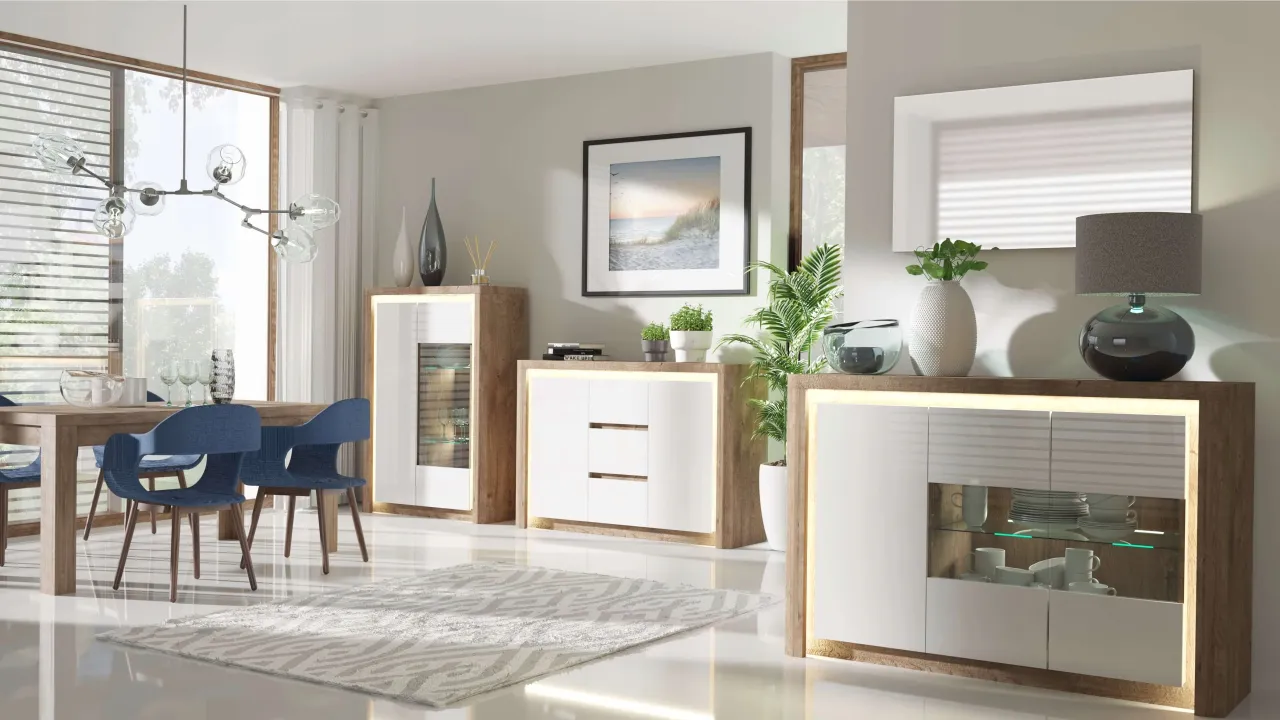 Lustro organiczne w salonie nad komodą