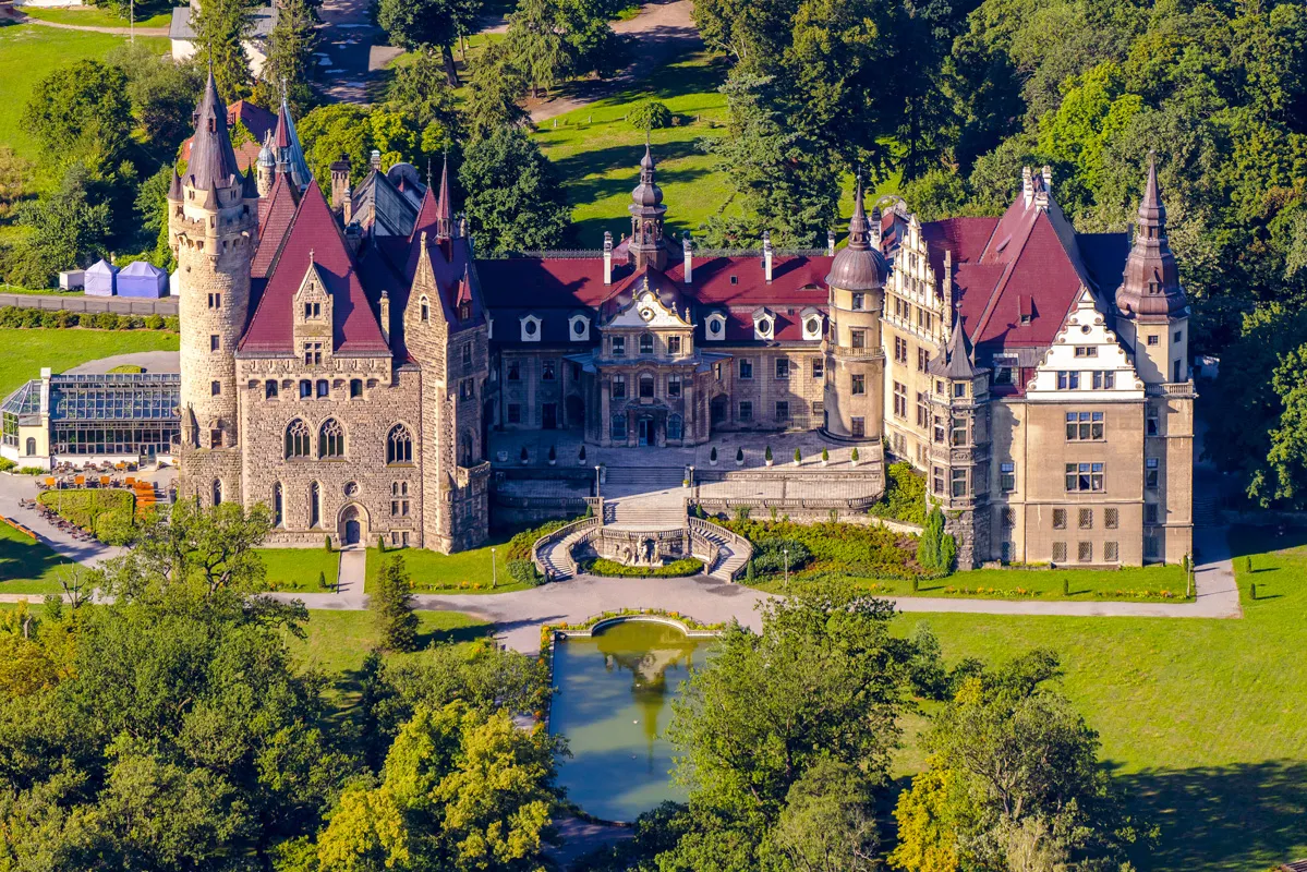 Zamek w Mosznej z lotu ptaka