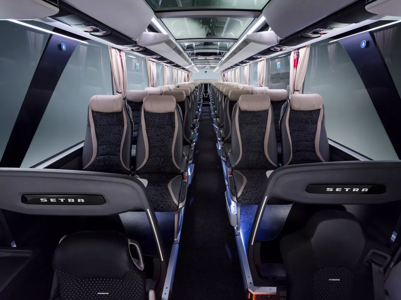 Bus komfortowy wnętrze siedzenia wifi