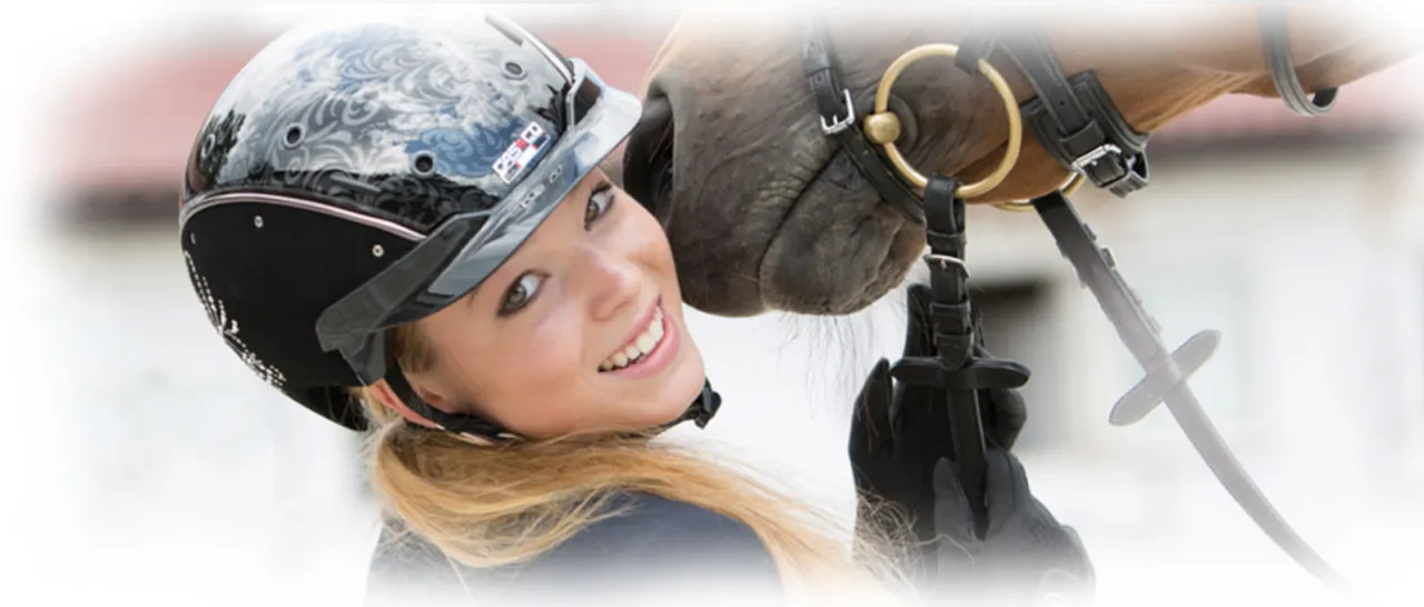 porównanie kasków jeździeckich Uvex