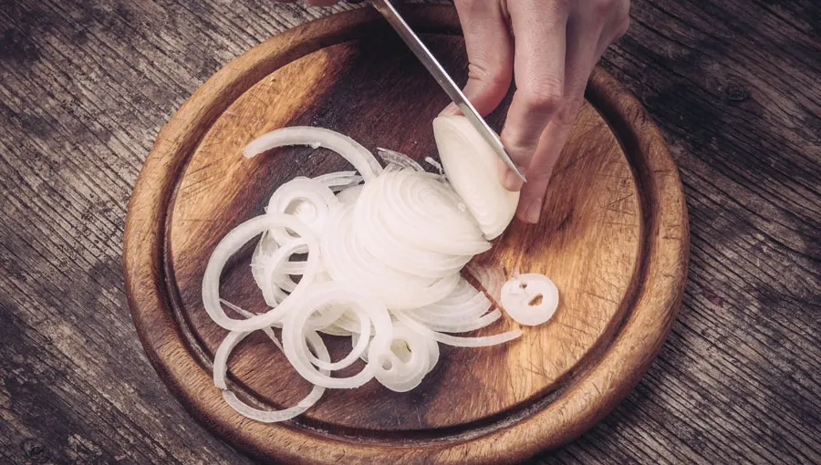 cebula smażona vs surowa