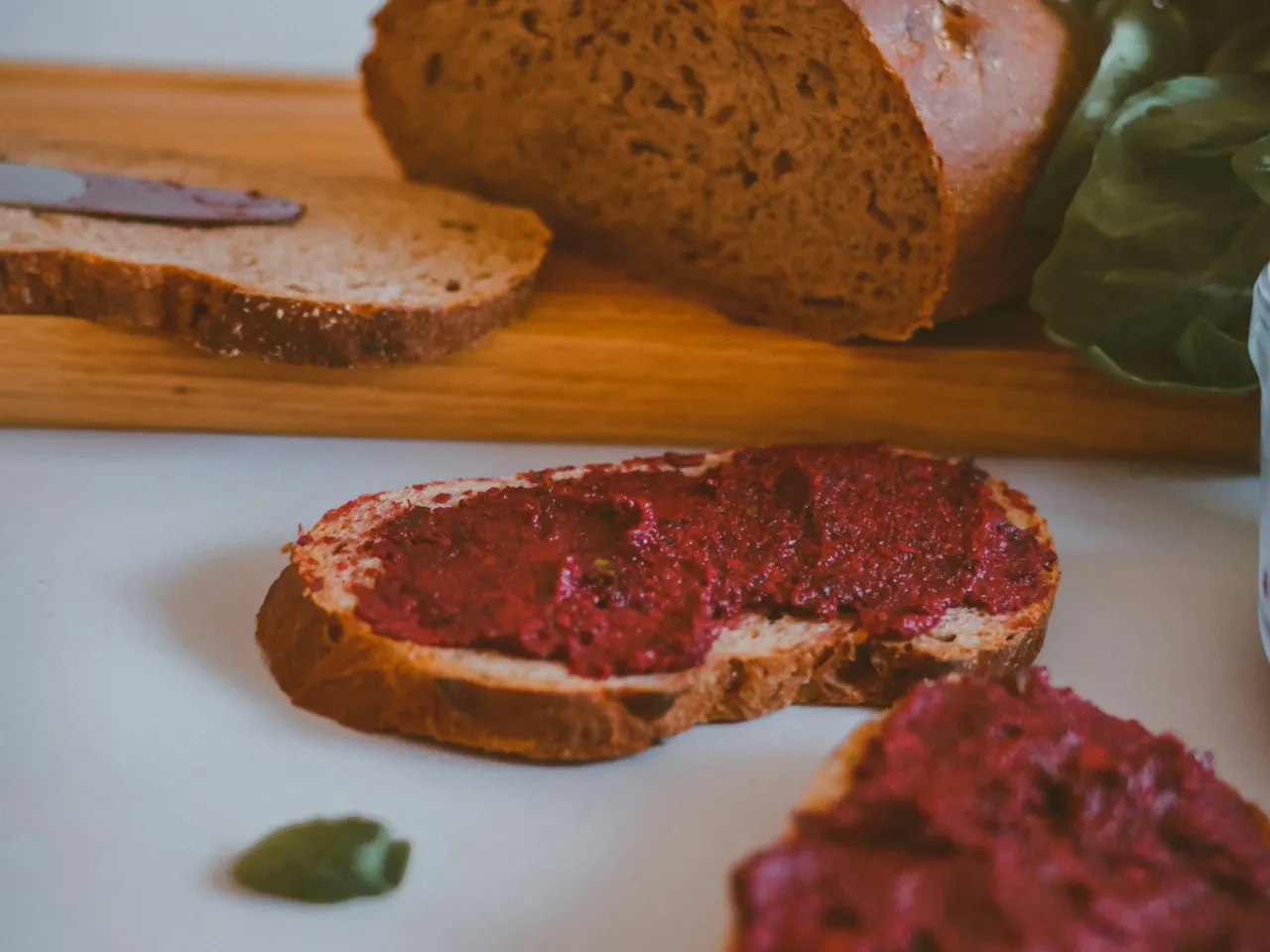 Pieczenie chleba z burakiem intensywny kolor