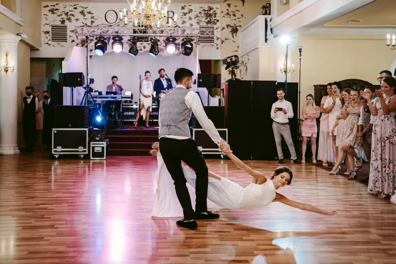 Pierwszy taniec na weselu zdjęcie