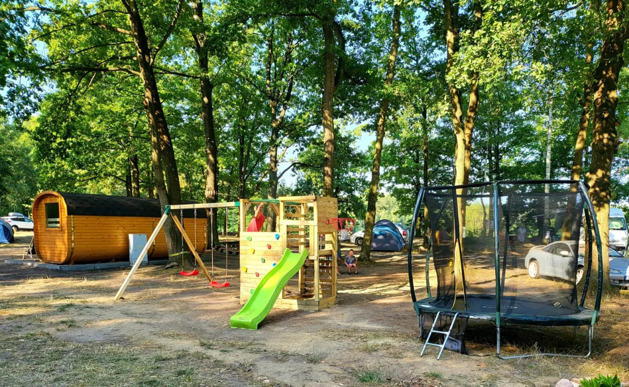 Turawa Camp plac zabaw dla dzieci lub wypożyczalnia sprzętu wodnego