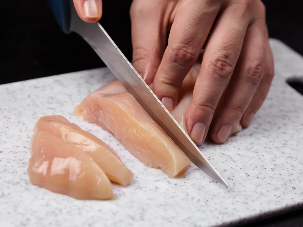 krojona pierś kurczaka w kostkę lub paski