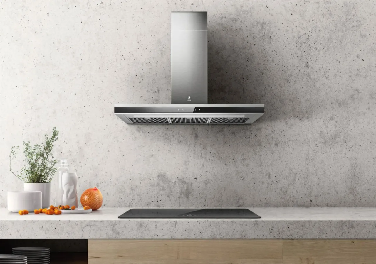 kuchnia z okapem i płytą grzewczą