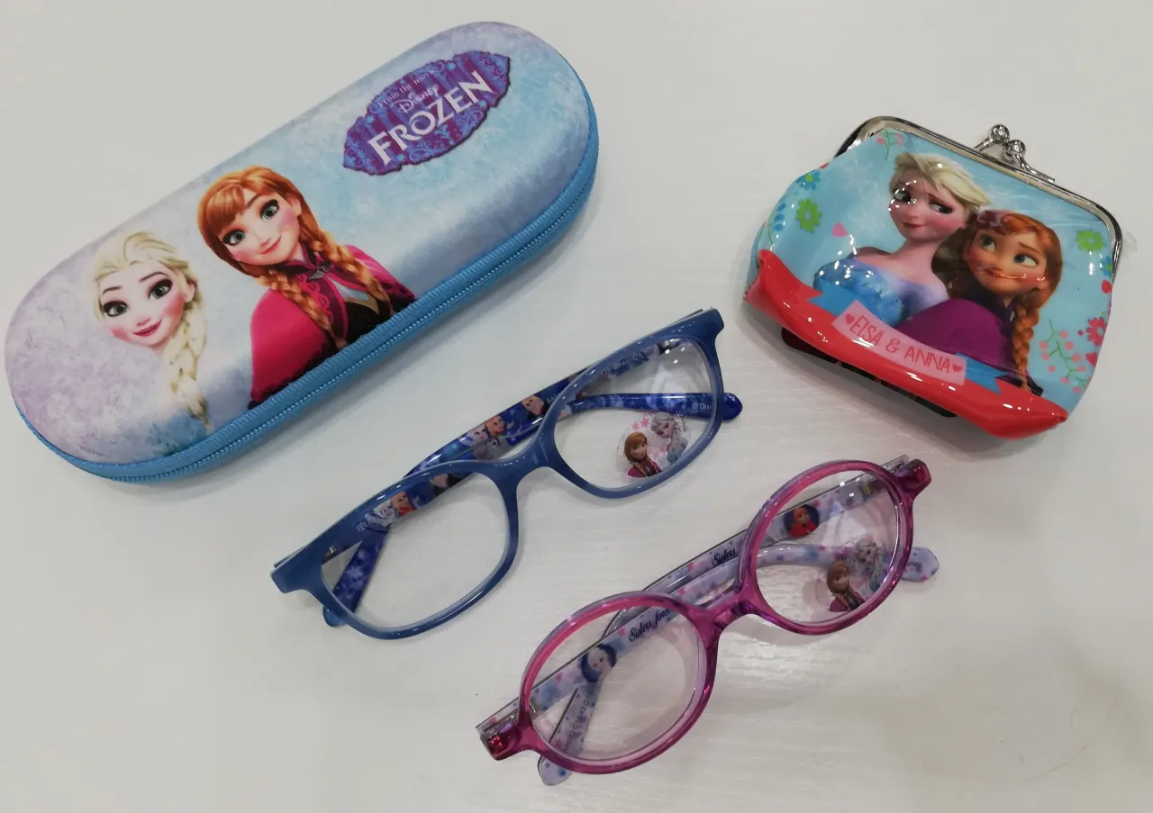 Różne typy oprawek dziecięcych