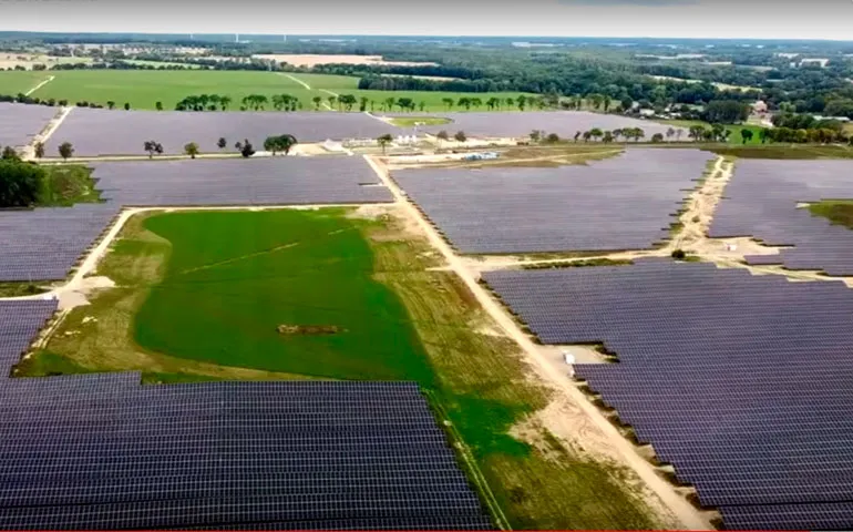 farma fotowoltaiczna Zwartowo z lotu ptaka