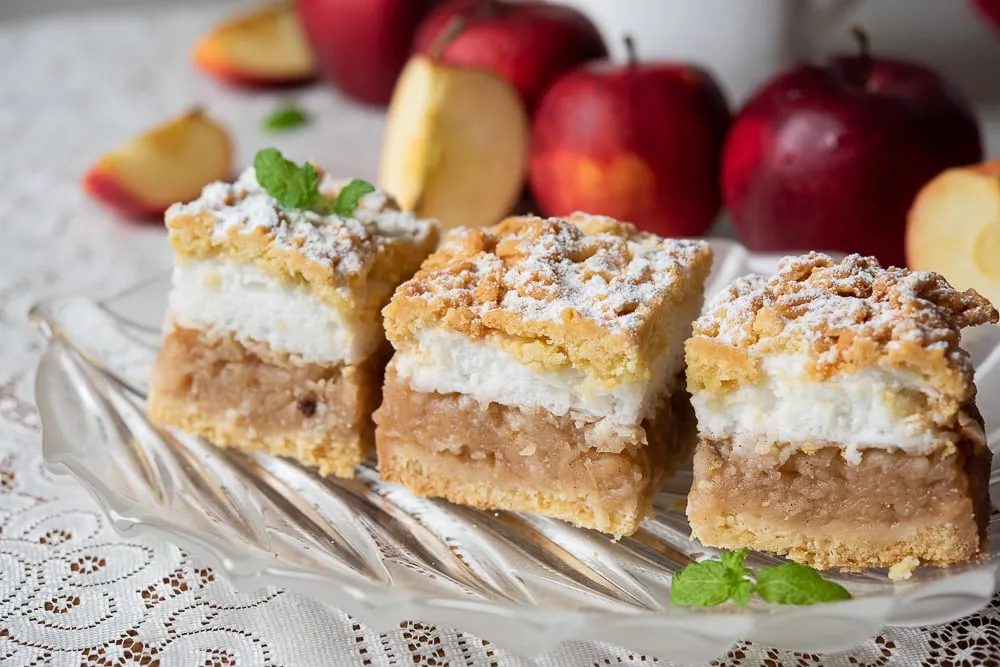 chrupiąca kruszonka na szarlotce