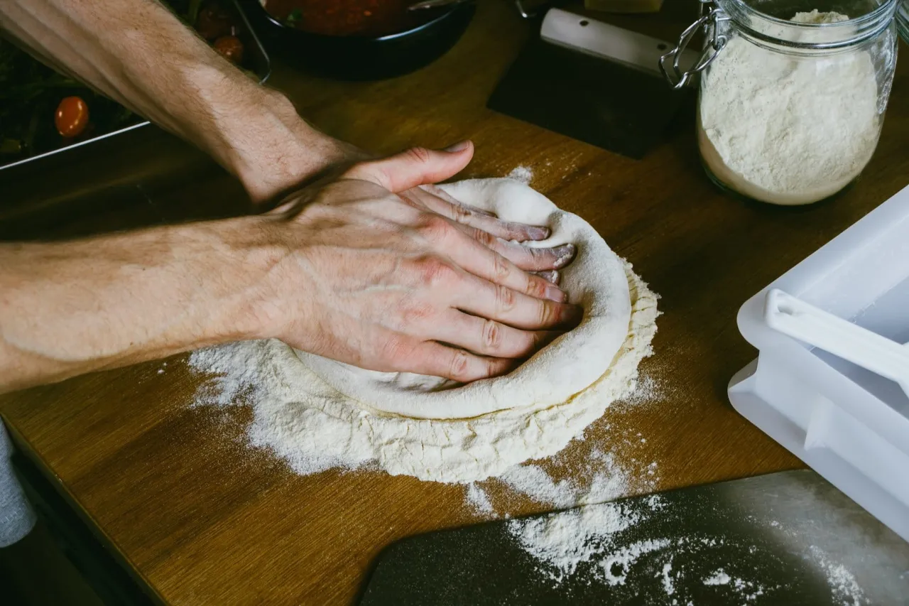 przerośnięte ciasto na pizzę