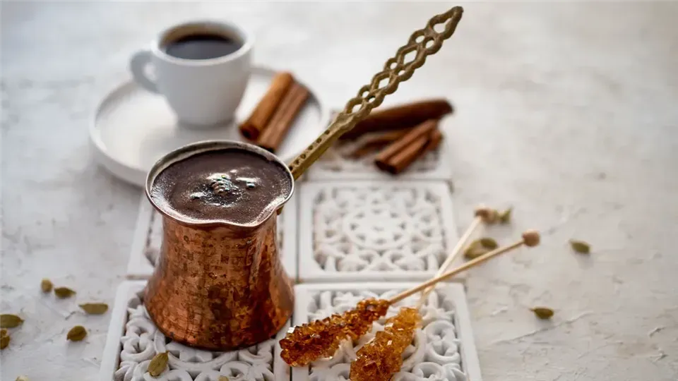 Kawa po turecku z kardamonem i cynamonem