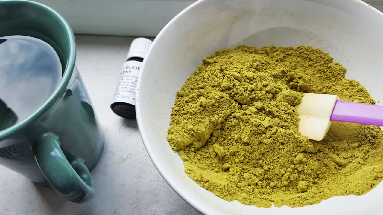 henna proszek i miska do mieszania