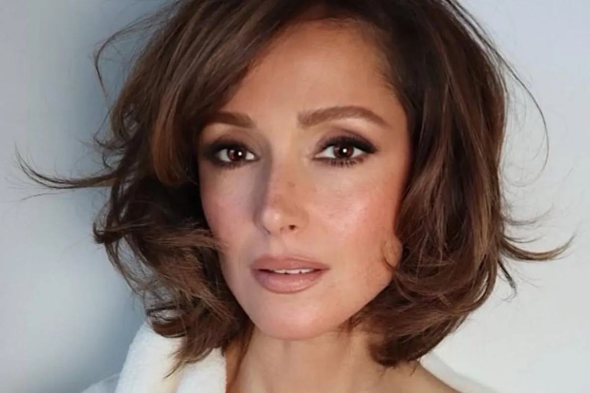 modne kolory włosów po 40, koloryzacja odmładzająca włosy