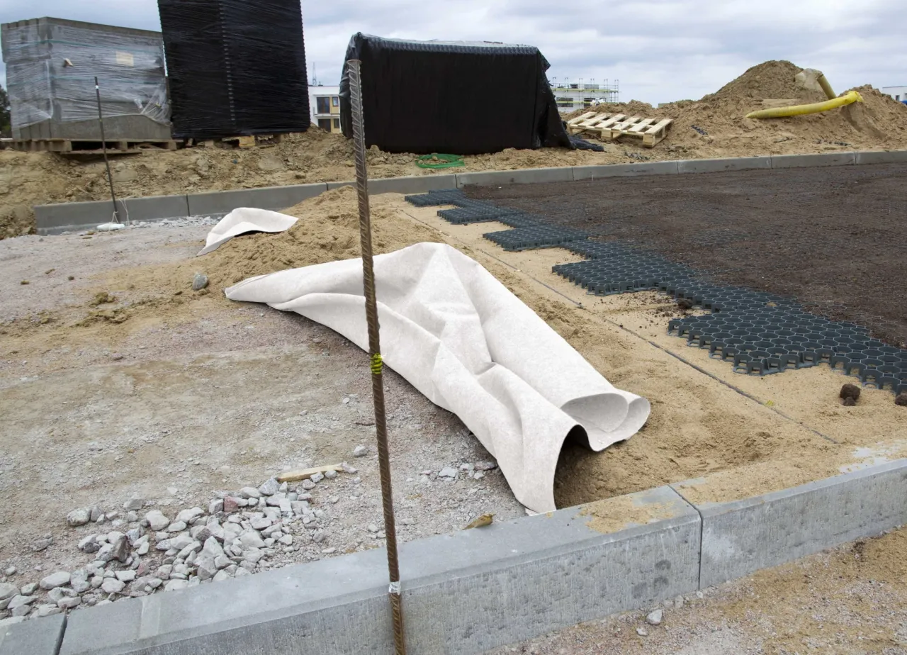 geowł&oacute;knina pod podjazd