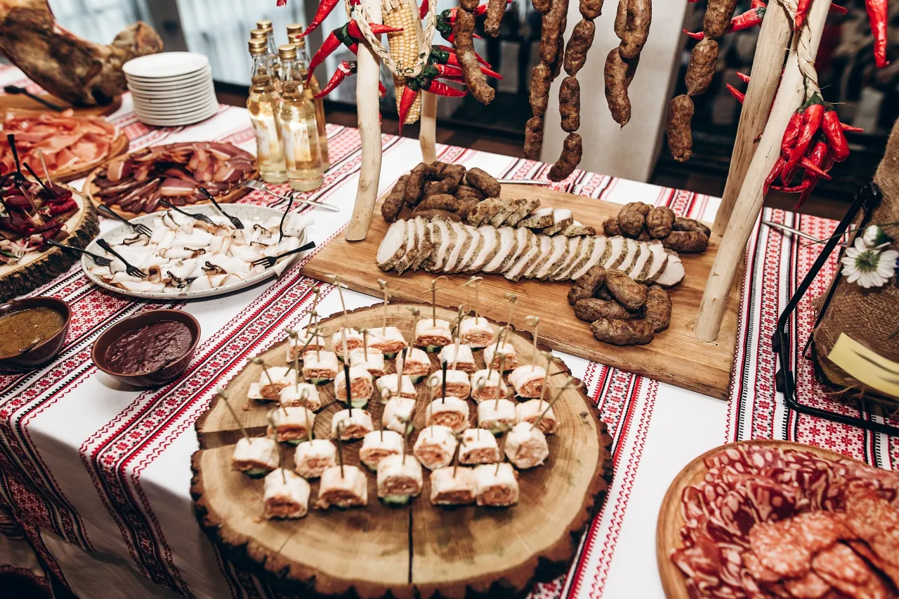 Produkty na st&oacute;ł wiejski weselny