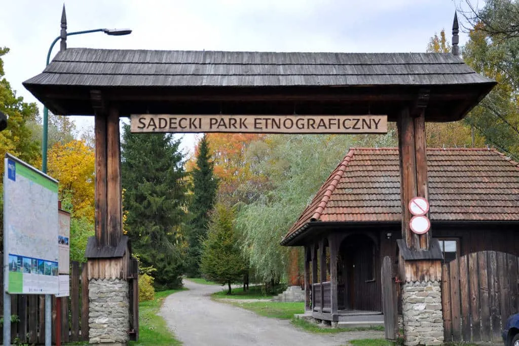 Sądecki Park Etnograficzny wejście brama