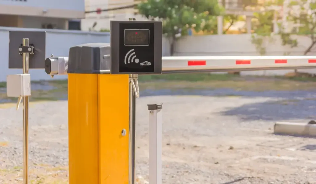 rodzaje szlaban&oacute;w na działkę por&oacute;wnanie