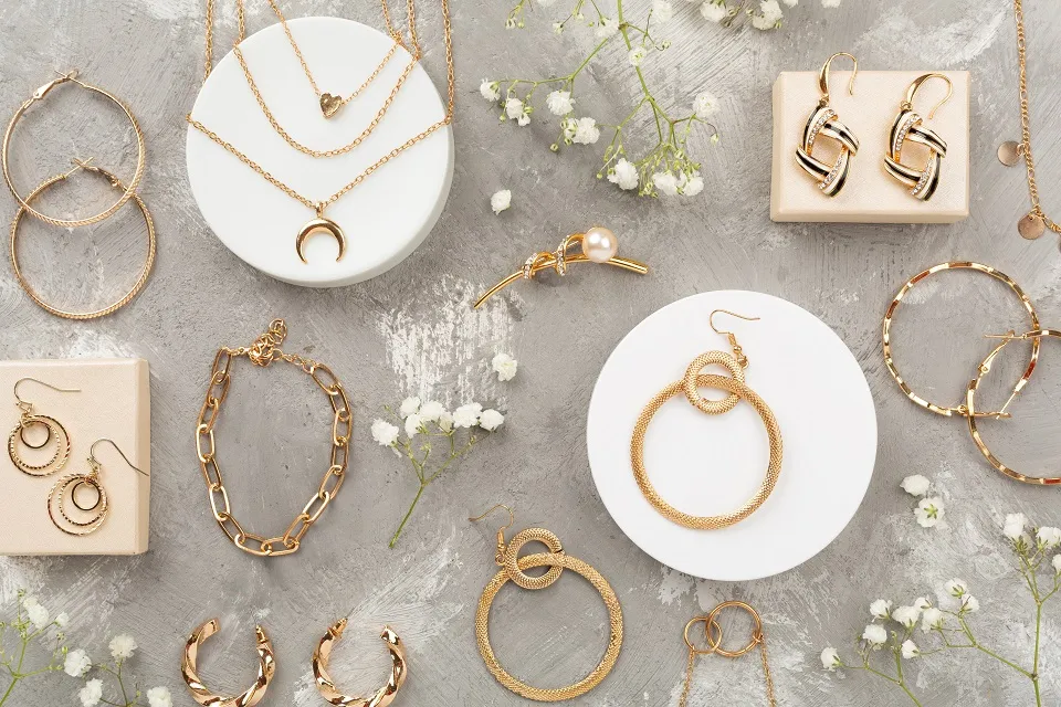 Złota biżuteria o r&oacute;żnych pr&oacute;bach 585 333