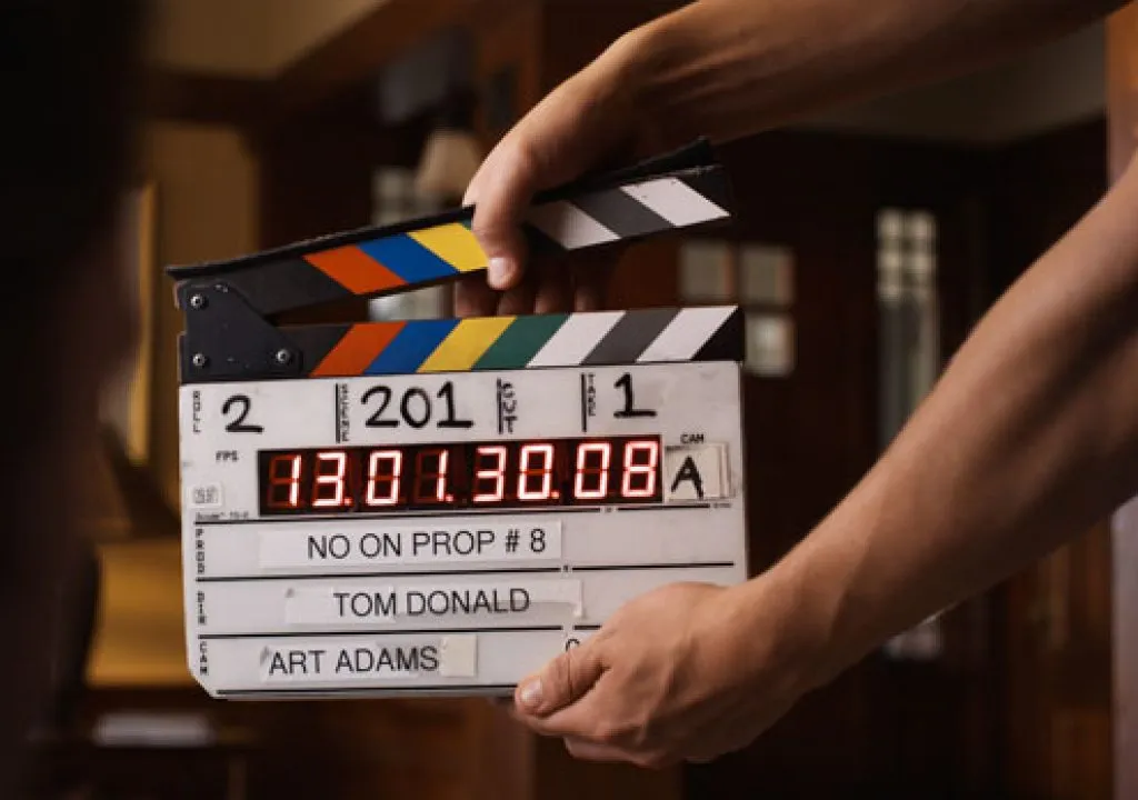 profesjonalny klaps filmowy na planie filmowym