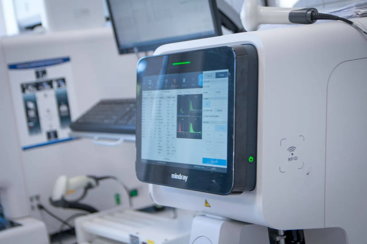 laboratorium nocą pilne badania medyczne