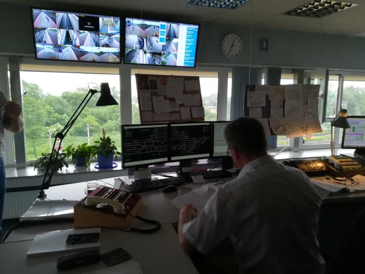 dyżurny ruchu na nastawni