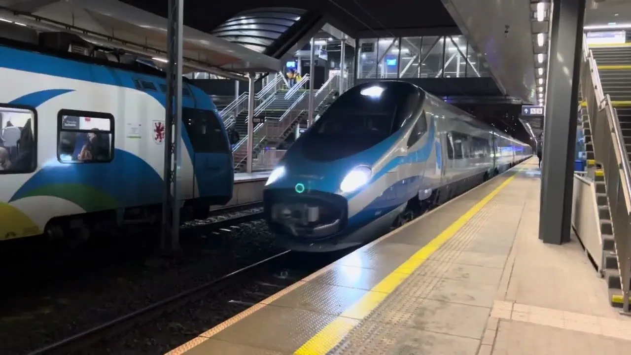 Pendolino wjeżdża na stację Szczecin Gł&oacute;wny