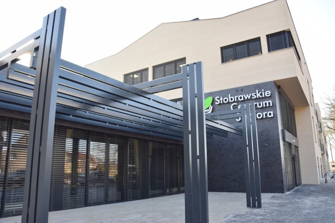 Centrum Seniora Droginia budynek z zewnątrz