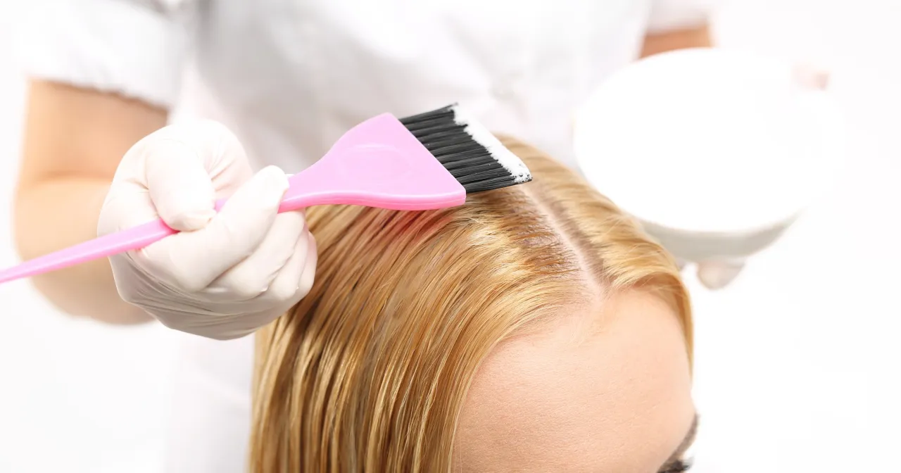 Akcesoria do farbowania włosów w domu