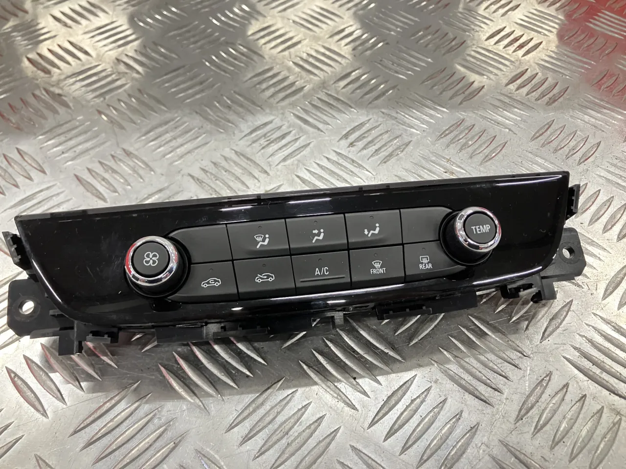 Opel Insignia B ekran IntelliLink klimatyzacja