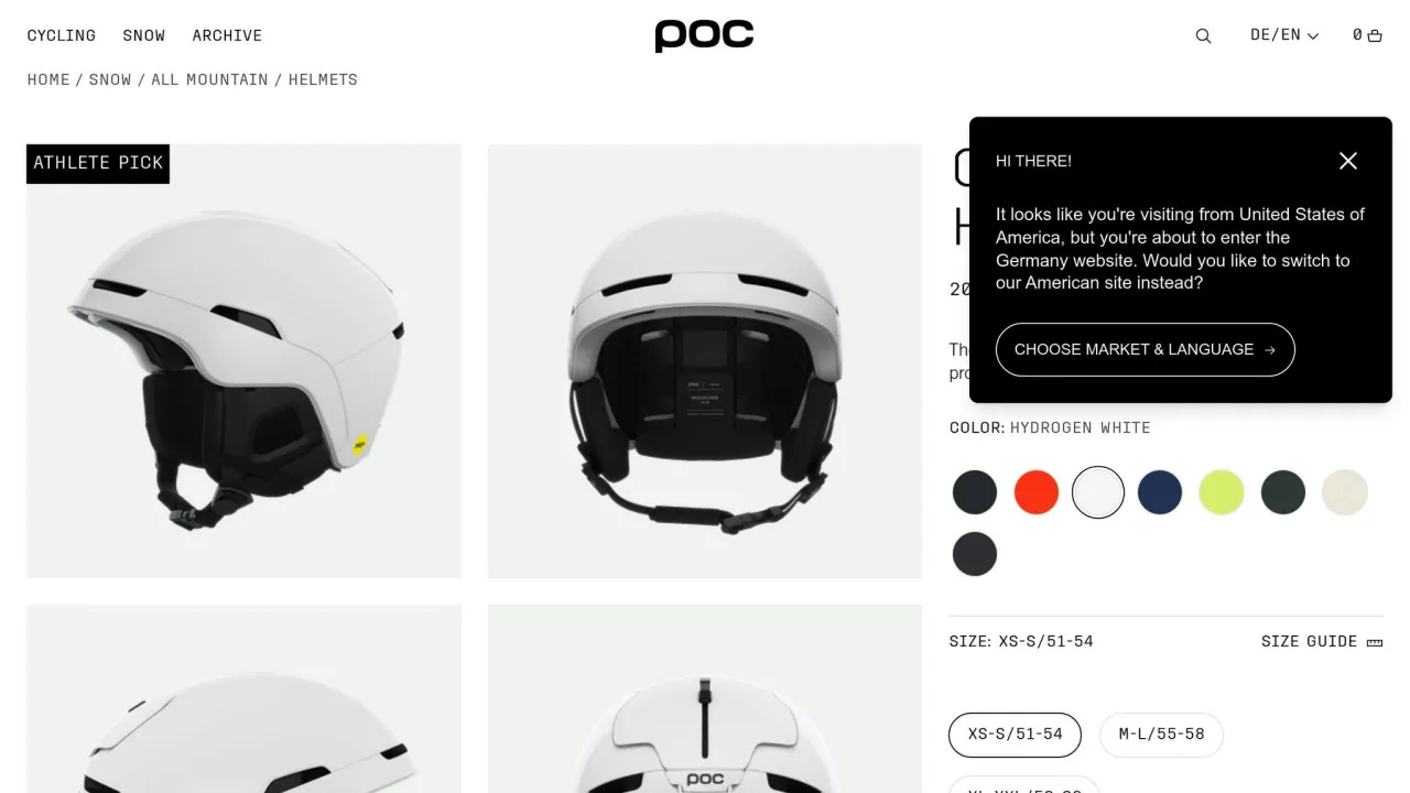 narciarz w kasku na stoku