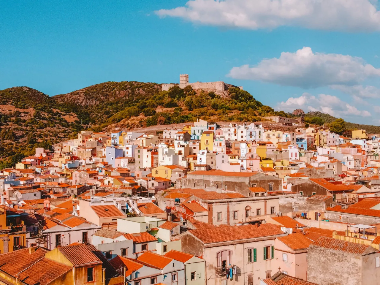 Kolorowe miasteczka Sardynii Bosa Alghero