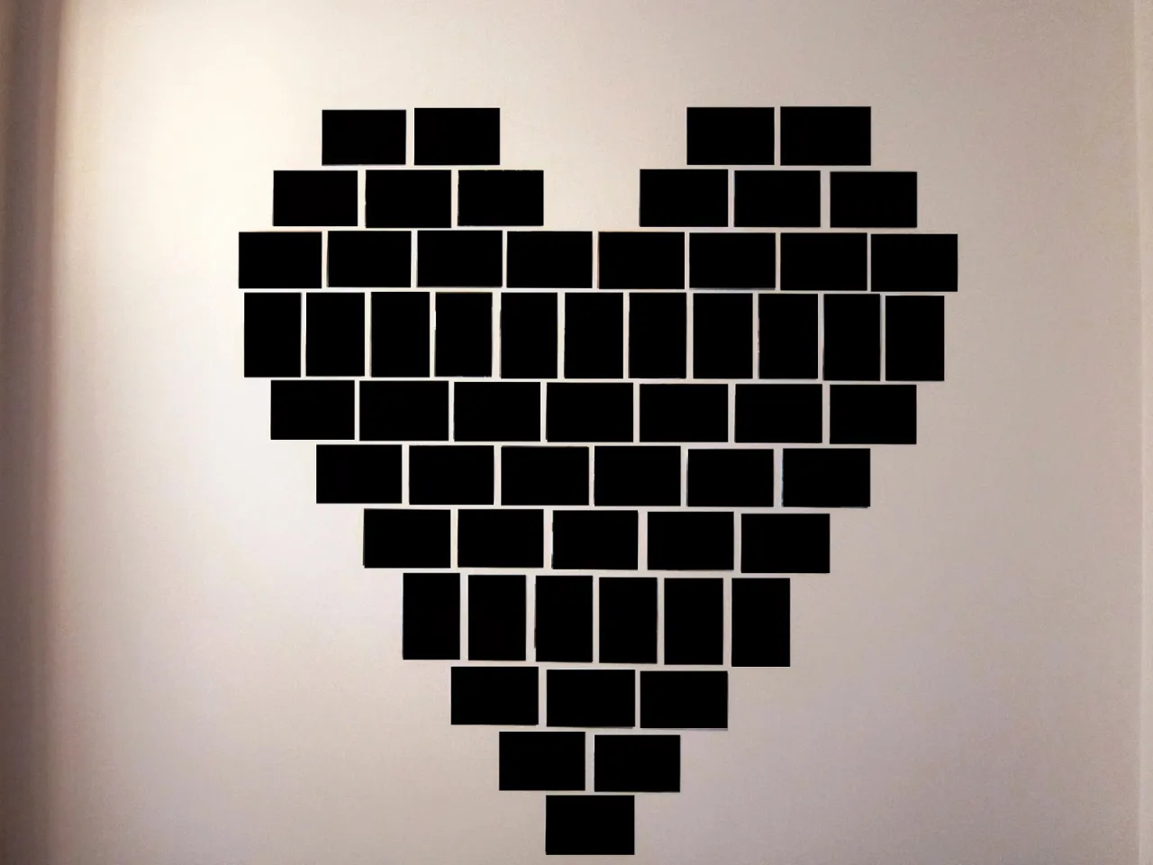 serce ze zdjęć na ścianie DIY