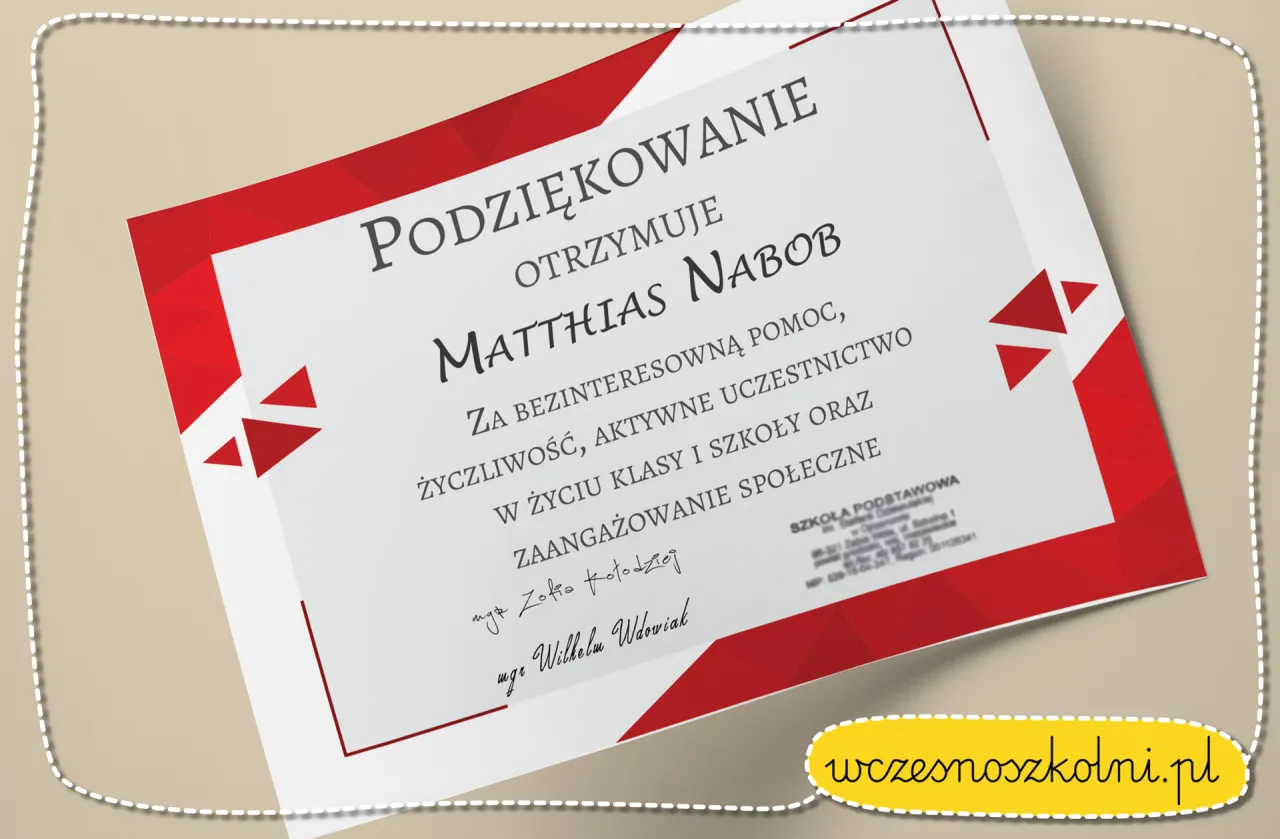 nauczyciel otrzymujący podziękowania od uczni&oacute;w