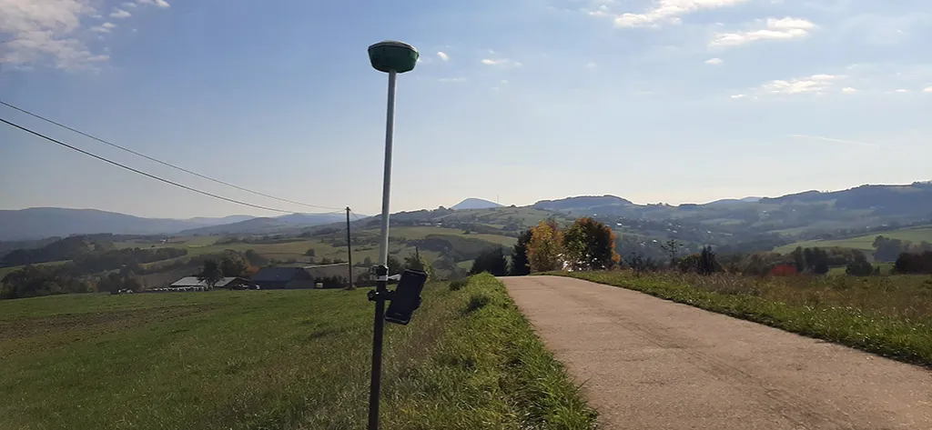 Zdjęcie Co potrzebne geodecie do wytyczenia domu? Kluczowe narzędzia i dokumenty