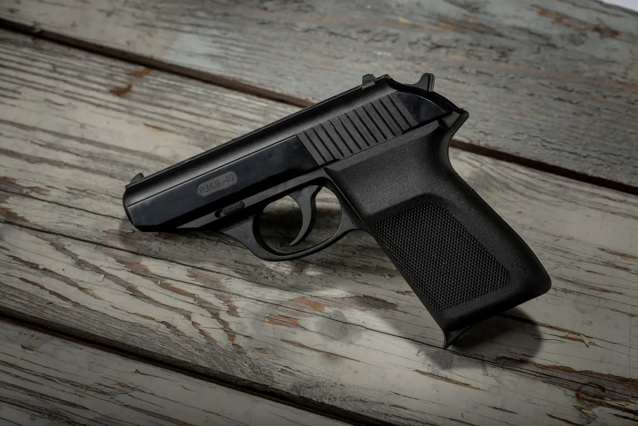 Pistolet gazowy bez zezwolenia vs z zezwoleniem porównanie