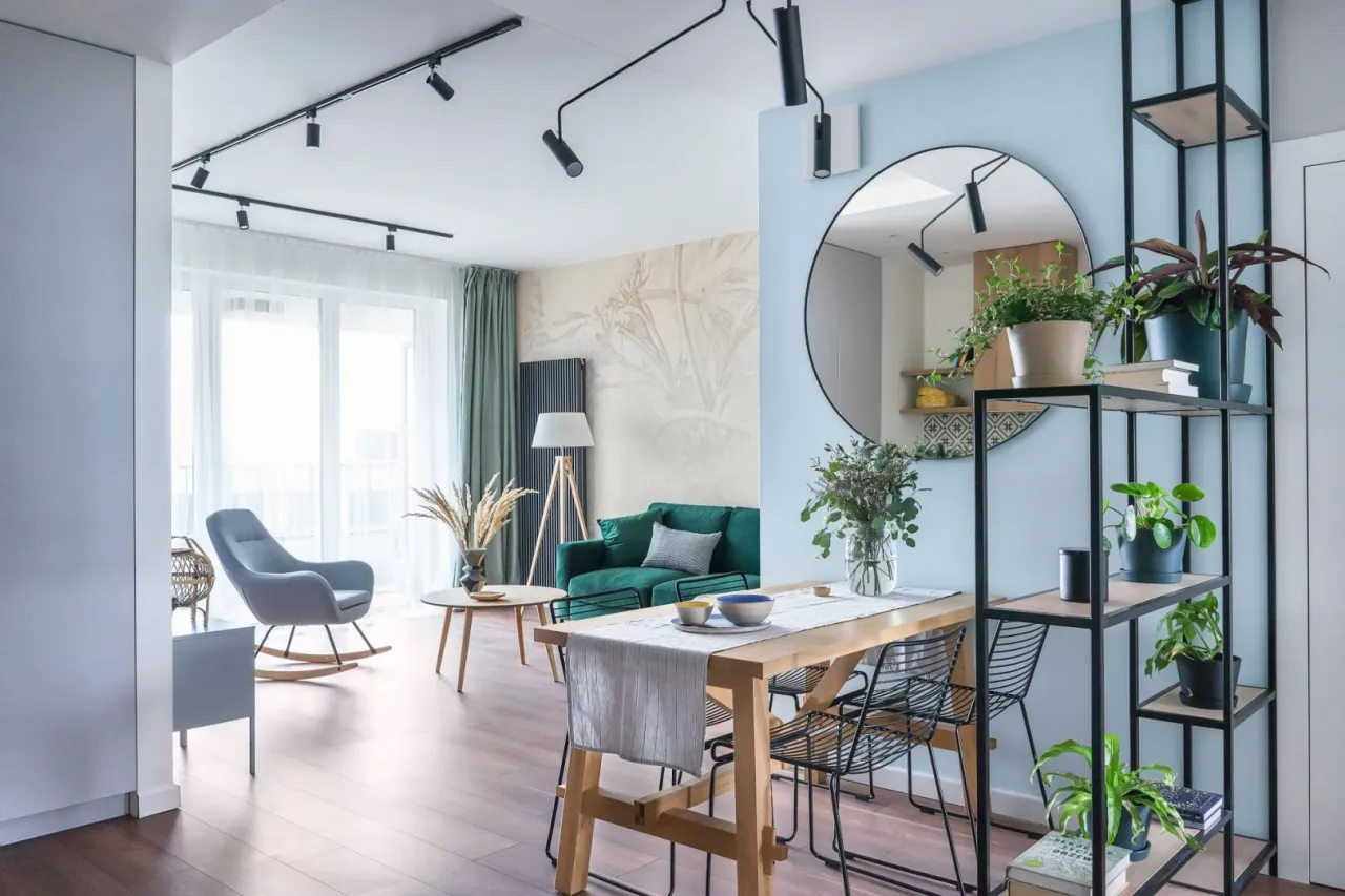 Wysokość lustra nad stołem w jadalni