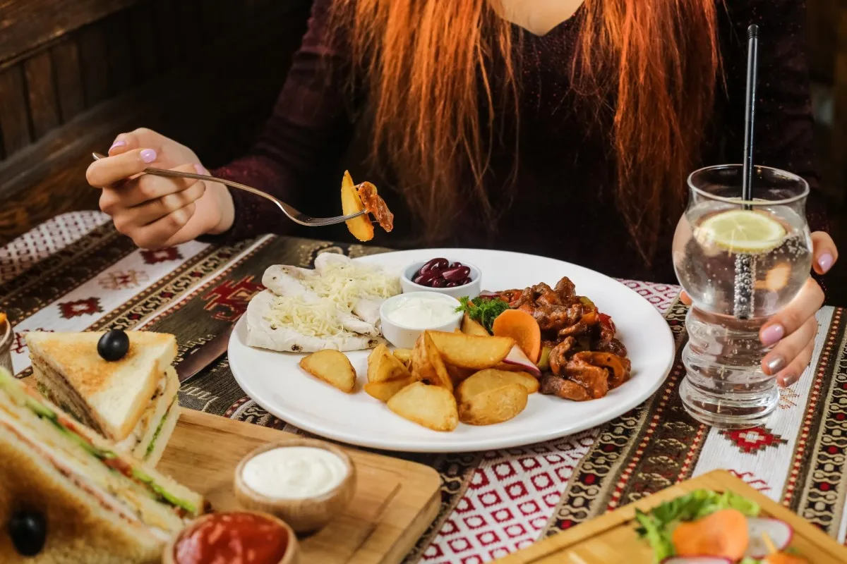 Zdjęcie Gdzie zjeść w Szklarskiej Porębie? Odkryj najlepsze restauracje i smaki