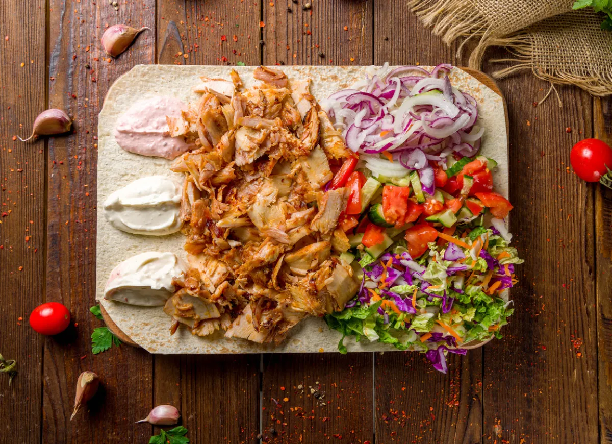 pionowy rożen z mięsem kebab/shoarma