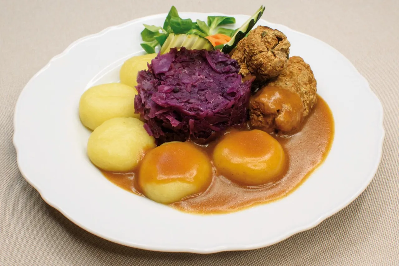 Tradycyjne dania kuchni polskiej w restauracji