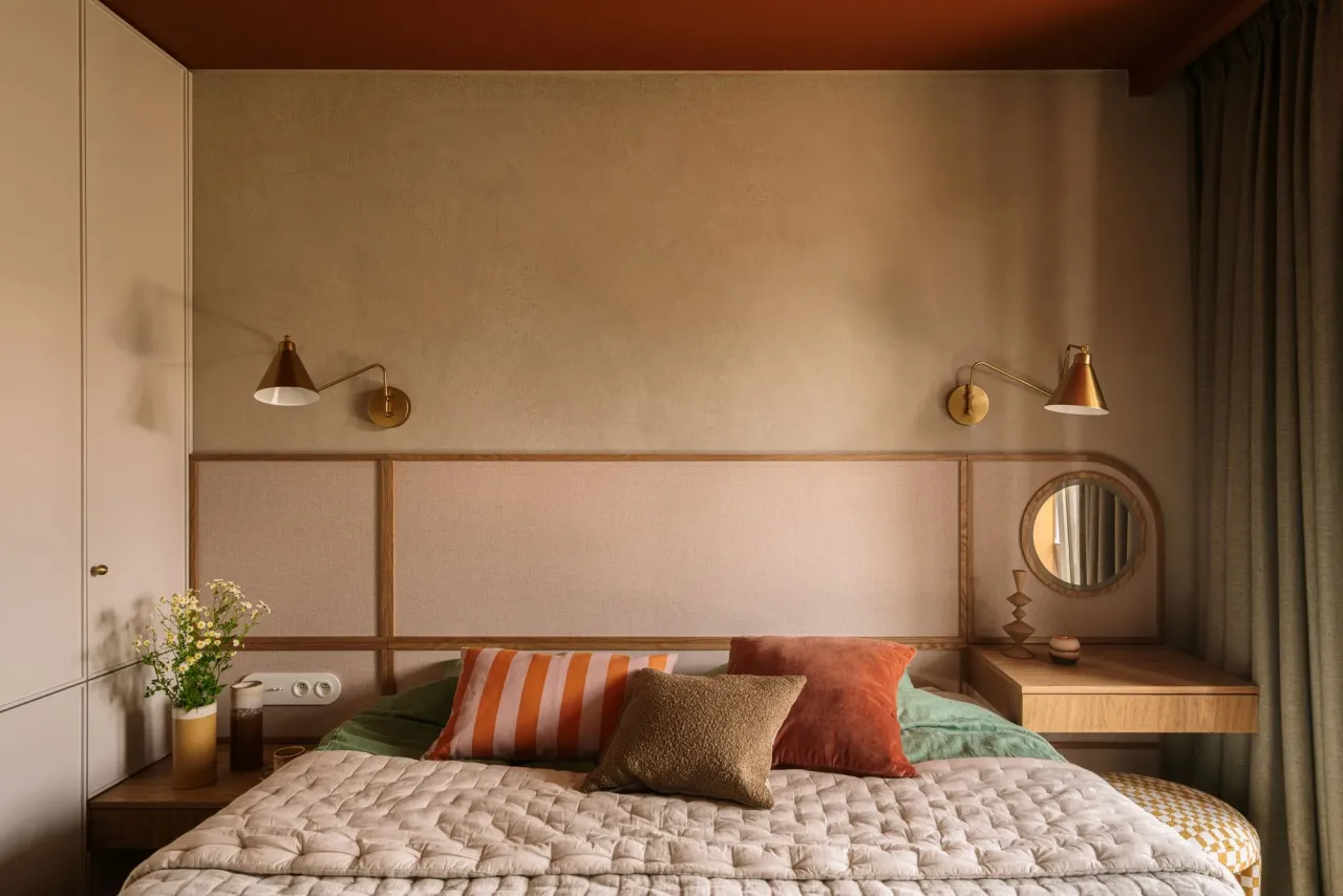 Sypialnia w modnych kolorach ziemi 2026, naturalne materiały