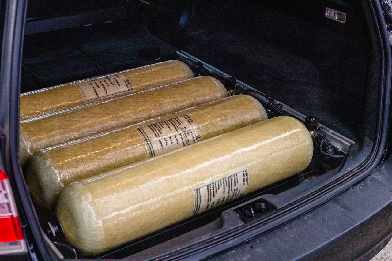 Butle CNG w samochodzie vs LPG