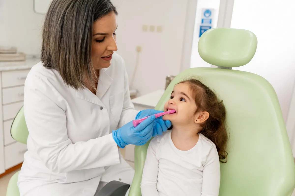 Dziecko u dentysty, dentysta dziecięcy, jak rozmawiać z dzieckiem o dentyście