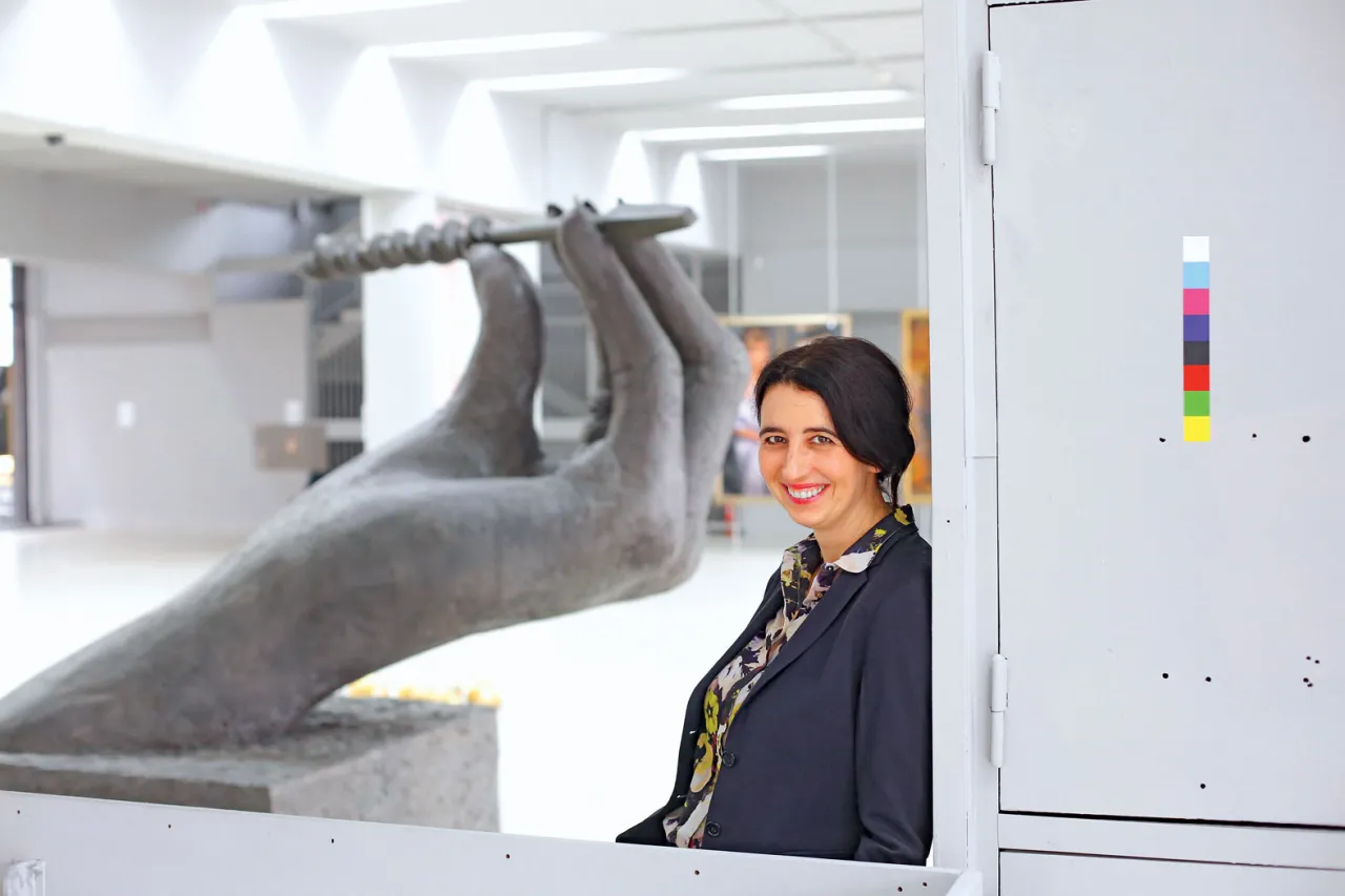 Różnorodne stanowiska w muzeum sztuki nowoczesnej