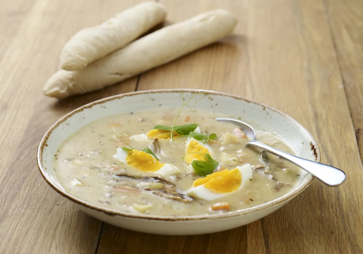 żurek z dodatkami chrzan grzyby boczek