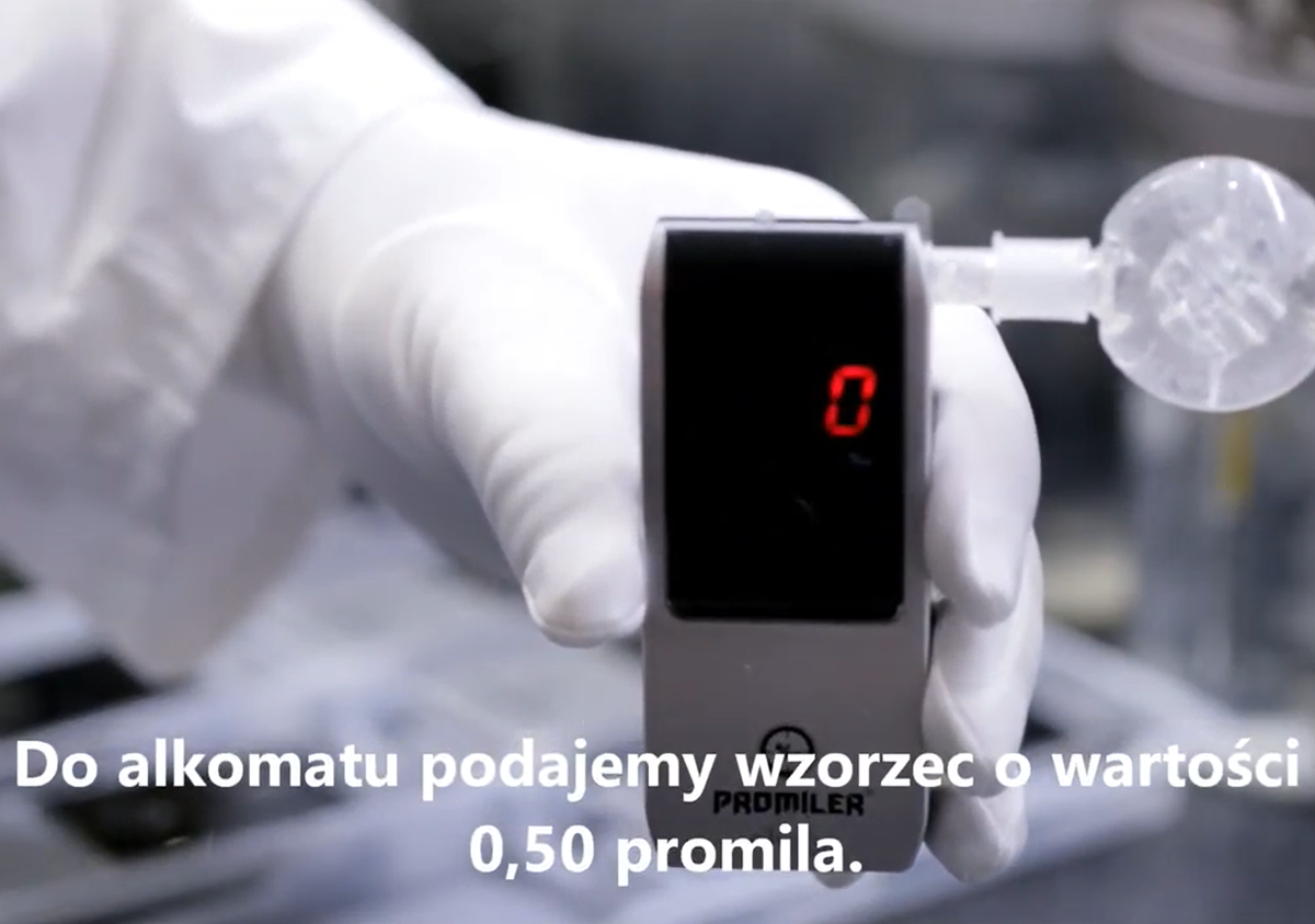 proces kalibracji alkomatu w serwisie