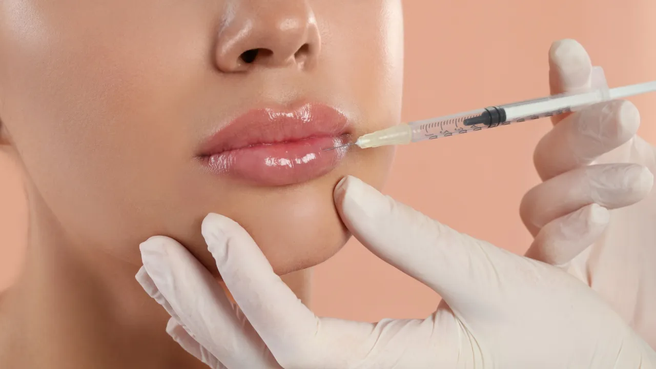 Pielęgnacja ust po zabiegu powiększania nawilżanie, ochrona