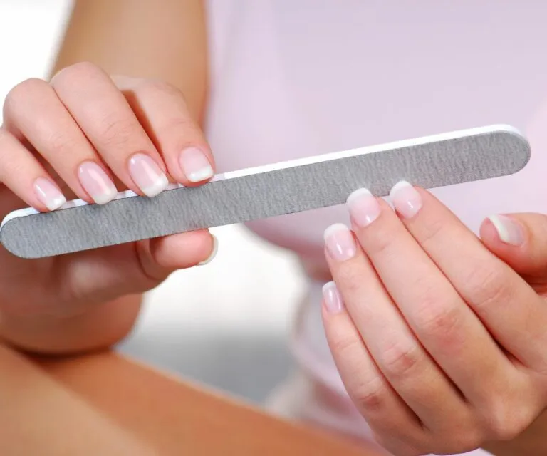 prawidłowe piłowanie paznokci