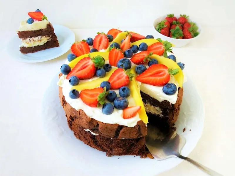 piękny tort bezglutenowy z owocami